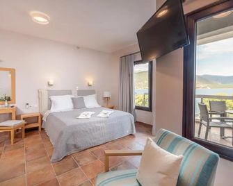 Trizonia Bay Hotel - Trizonia