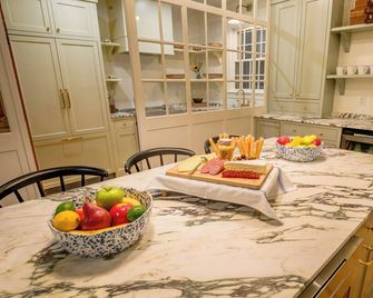 Sawyer House - Nantucket - Buffet