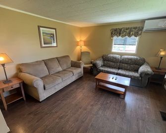 Cozy Country Vacation Home - Shediac - Living room