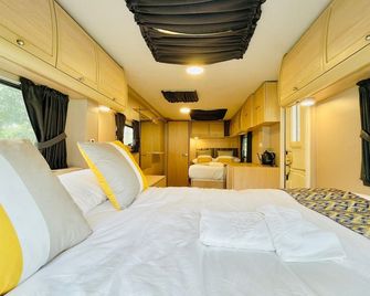 เดอะไวลด์ เขาใหญ่ - แกลมปิ้ง - มวกเหล็ก - ห้องนอน