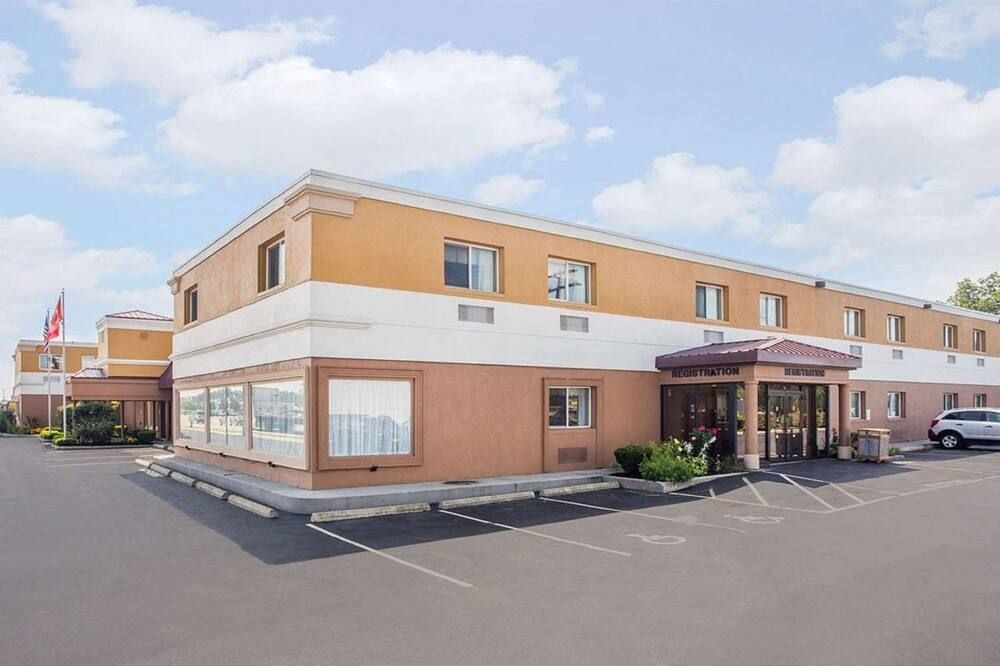 FairBridge Inn Express Buffalo Airport / Williamsville