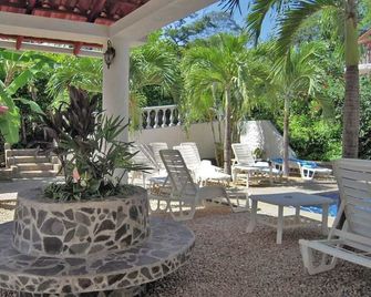 Hotel Flores - Adults Only - Tamarindo - Binnenhof