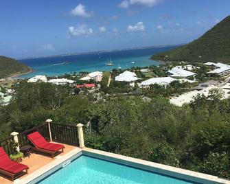 3 apartment Villa. Breathtaking views. - Anse-Marcel - Pool