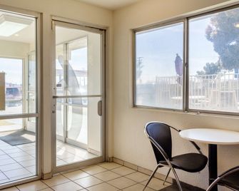 Studio 6 Mojave Ca Airport - Mojave - Lobby
