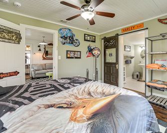 Retro Retreat in Llano w/ Screened Porch! - Llano