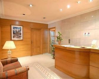 Pensión Residencia Fornos - Santiago de Compostel·la - Recepció