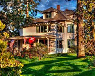Miller Tree Inn - Forks - Edificio