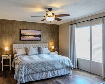 Relax fish/play: Pvt 25-acre clear Blue Lake w/ home that sleeps 10 comfortably. - Mexico - Schlafzimmer