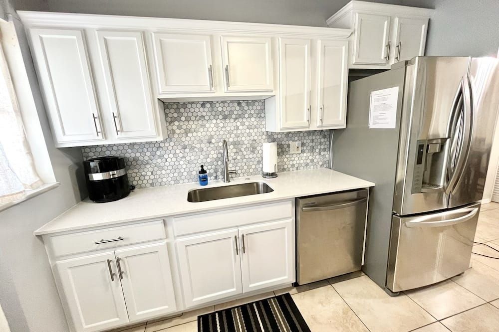 FREE Heated Pool, Weber Gas Grill, 3 miles to the beach! - ווסט פאלם ביץ' - מטבח