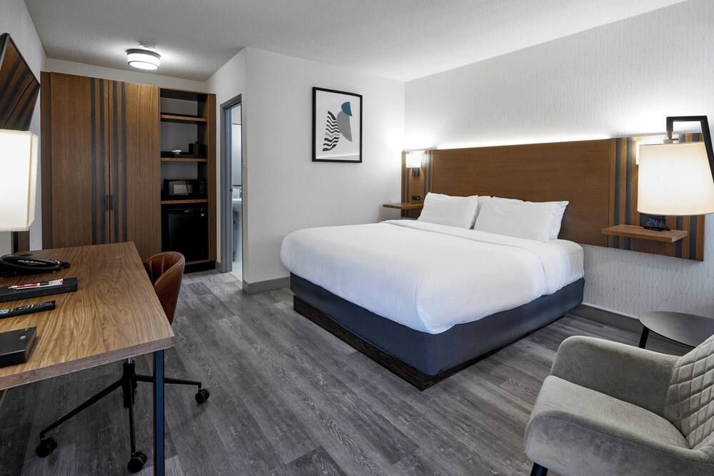 Canadas Best Value Inn Toronto thumbnail 3
