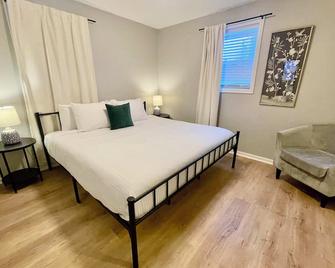 Cathedral 10-Cozy Urban Living Near Unmc - Omaha - Schlafzimmer