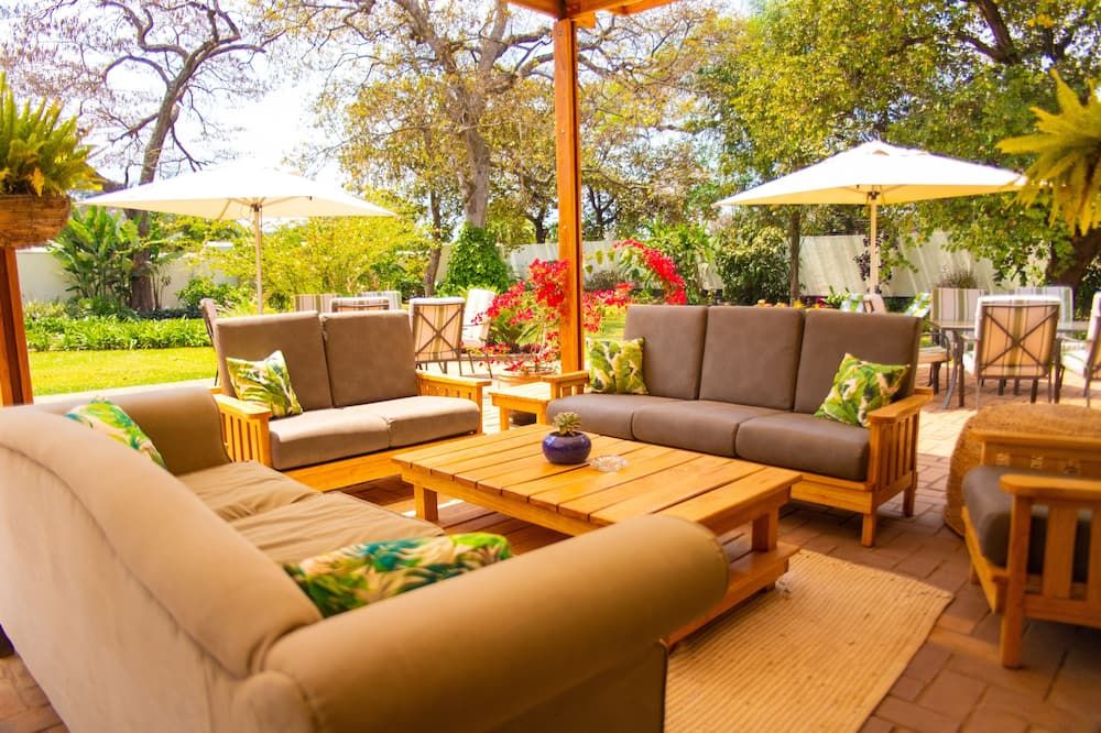 بورلي هاوس - جيست هاوس - ليلونغوي - شرفة مرصوفة