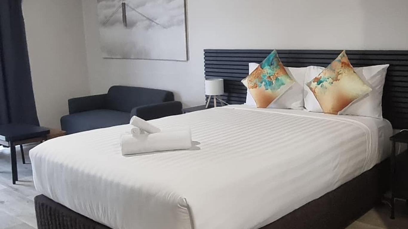 كاروم داونز موتل