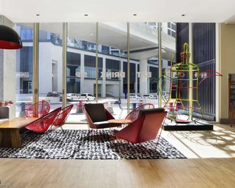 ibis Styles Dubai Airport Hotel - Dubai - Lobby