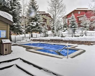 Upscale Condo with Balcony Less Than half Mi to Ski Resort - Steamboat Springs - Piscina