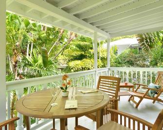 Elegant Key West Tree House - Walking Distance to Beach and Duval - קי ווסט - מרפסת
