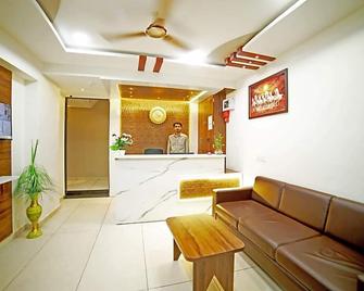 Hotel Surya Inn - Ahmedabad - Rezeption