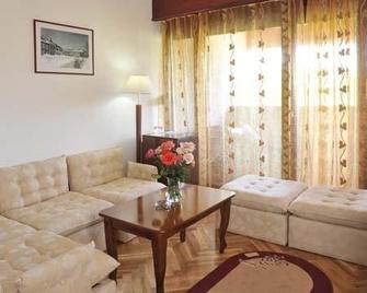 Grand Hotel - Cetinje - Sala de estar
