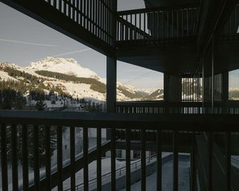 New Hotel Kristberg in Lech with SPA, outdoor pool and view - Lech am Arlberg - Balcón