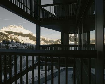 NEW Hotel Kristberg in Lech - new opening since December 2025 - לך אם ארלברג - מרפסת