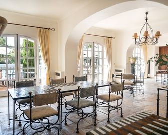 Château les Crostes - Lorgues - Dining room