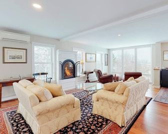 Green Mountain Manor - Waterbury - Dining room