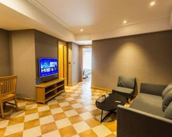 Zhanyun Salomon Hotel Songhua Lake Jilin - Jilin - Living room