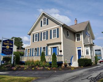 The Niantic Inn - Niantic - Building