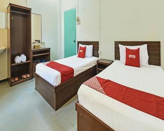 OYO 90734 Tata Inn Hotel - Baling - Bedroom