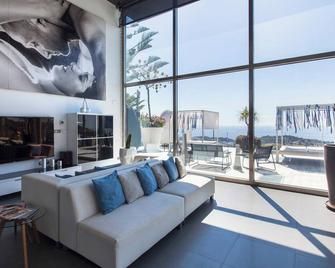 Blue Villa Barcelona - Badalona - Sala de estar
