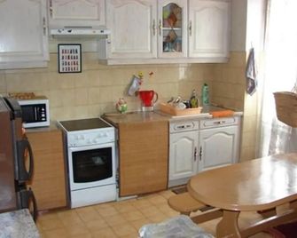 Chez Brigitte Guesthouse - Nice - Kitchen