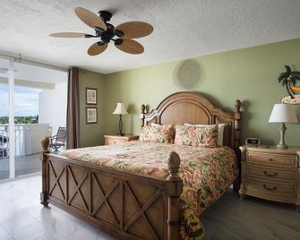 Bermuda Retreat-waterfront 2BR 2BA condo w/ pool & boat slip - Cayo Hueso - Habitación