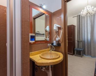 Eroom42 Guest House - Rome - Bathroom