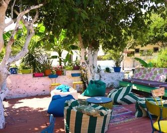 Social Camping Jal - Himare - Patio