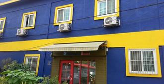 Blue Backpackers Hostel - Busan - Building