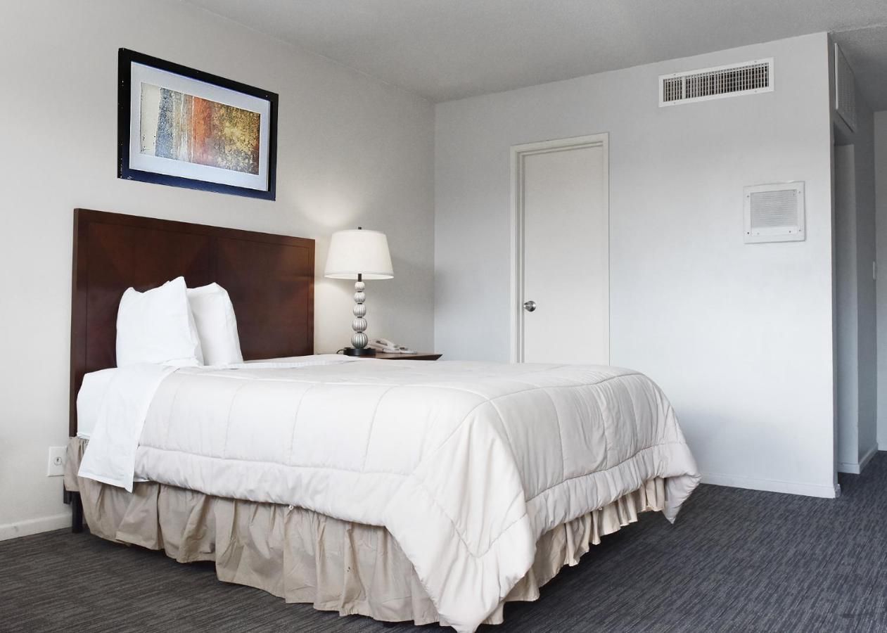 Greeley University Inn thumbnail 3