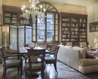 Strada Maggiore 37 - Bologna - Lounge