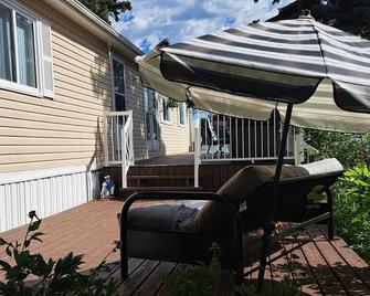 4 Seasons Lakeview Cottage at Pigeon Lake - Westerose - Patio