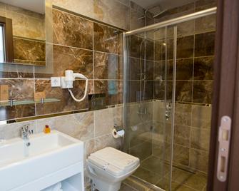 Royal Life Exclusive - Trapisonda - Baño