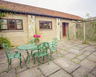 Farmhouse Ensuite Double Room - Not Dog Friendly - Bradford-on-Avon - Patio