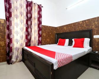 OYO 18943 Hotel Punjab Residency - Patiāla - Bedroom