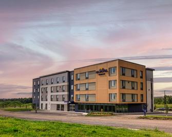 Microtel by Wyndham Lachute - Lachute - Building