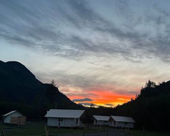 Howling Wolf Resort - Seward - Outdoor view