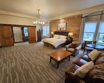Luxury Studio Suite Downtown - Miles City