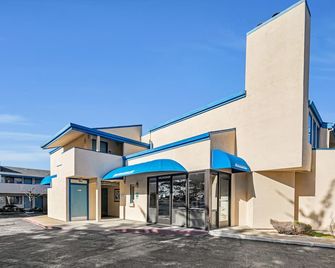 Bay Breeze Inn - Seaside - Bâtiment