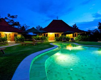 Three Monkeys Villas - South Kuta - בריכה