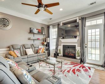 14 Mi to Augusta! Family Home w/ Pet-Friendly Yard - Evans - Living room