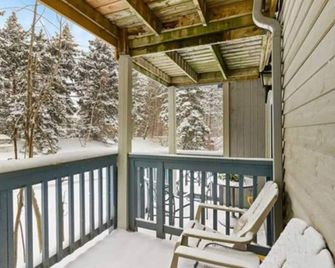Mountainside Studio Bliss Pool, Hot Tubs, At the Mountain - The Blue Mountains - Balcony