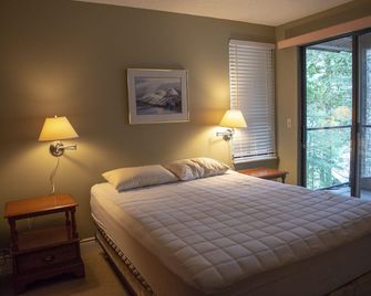 Million Dollar View! Clear, Clean Sproat Lake. 2200.00 Canadian/Week - Port Alberni - Bedroom