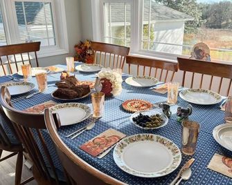 Restored Farmhouse Close to WI Dells - Oxford - Comedor